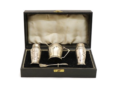 Lot 17 - Silver items