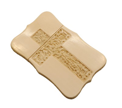 Lot 221 - A Chinese ivory card case