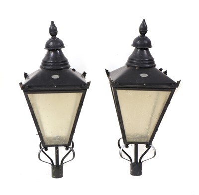 Lot 470 - A pair of street lamps