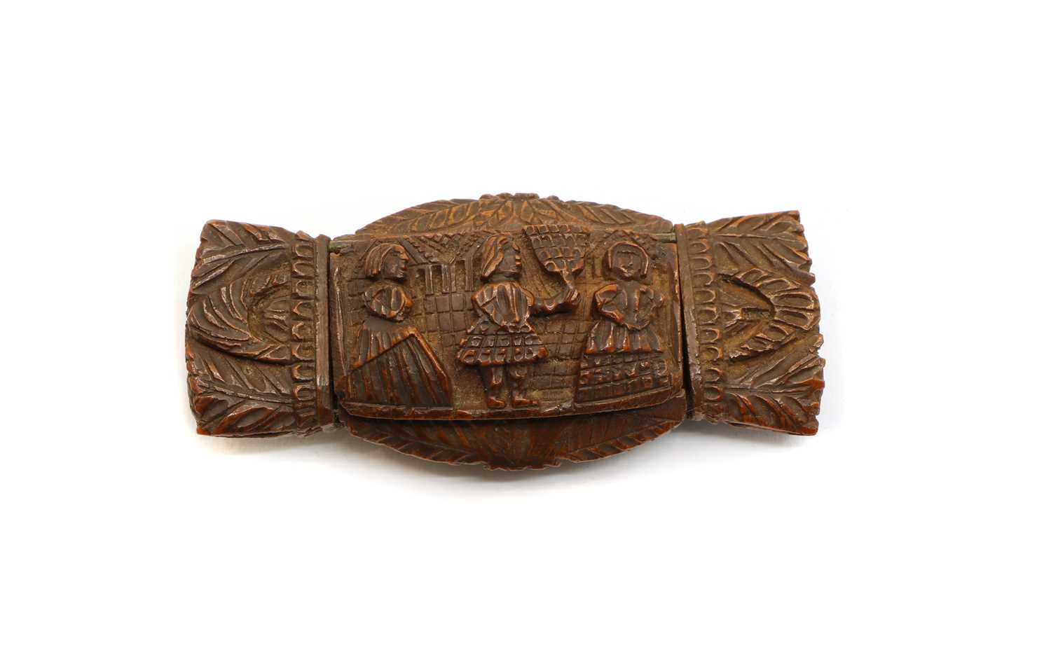 Lot 66 - A carved snuff box