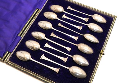 Lot 13 - A cased set of twelve silver teaspoons