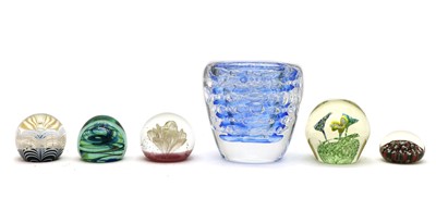 Lot 261 - Five glass paperweights and an Ariel type bubble vase