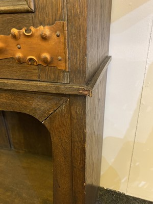 Lot 195 - An Arts and Crafts oak bookcase