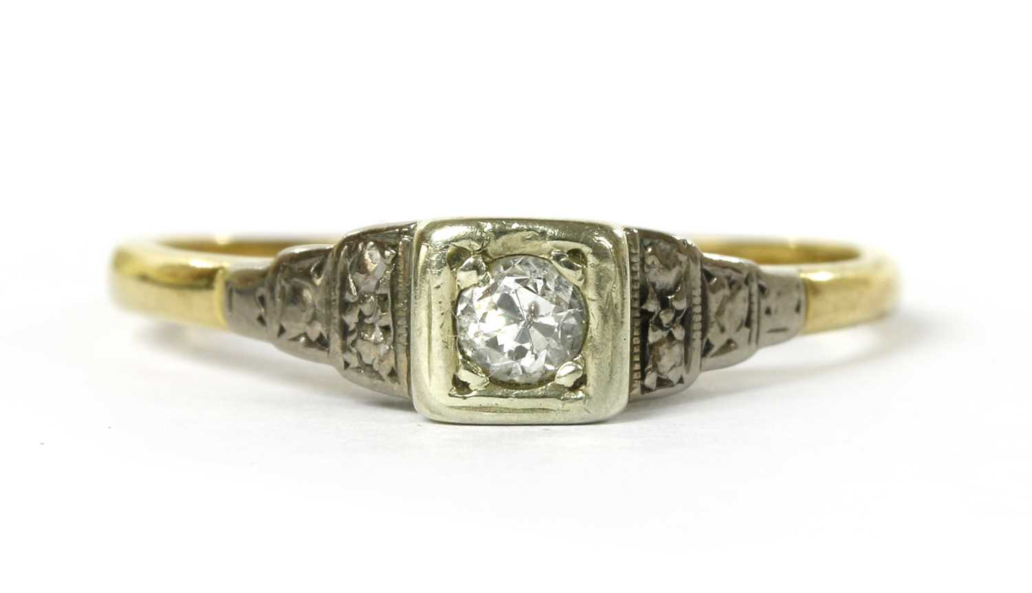 Lot 1093 - A gold single stone diamond ring