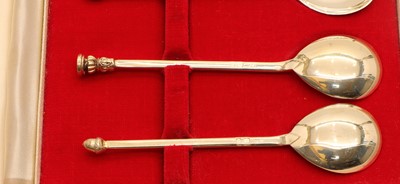 Lot 11 - A set of six silver Elizabethan hallmark spoons