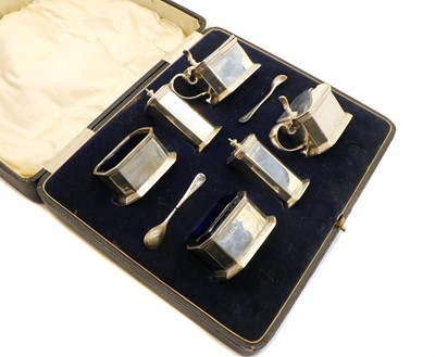 Lot 14 - A cased Art Deco silver six piece cruet set