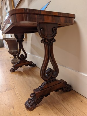 Lot 259 - A George IV rosewood centre table