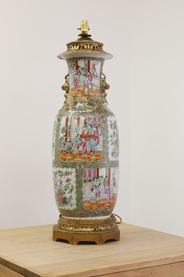 Lot 120 - An export porcelain vase table lamp