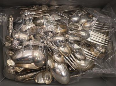 Lot 18 - A silver plated Queens pattern part canteen of cutlery