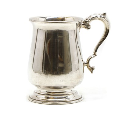 Lot 9 - A Georgian style silver mug