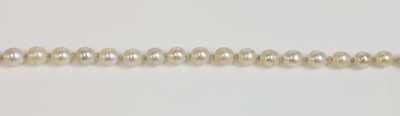 Lot 155 - A single row graduated pearl necklace