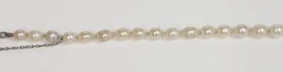 Lot 157 - A single row graduated pearl necklace