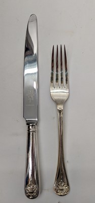 Lot 25 - A canteen of silver cutlery