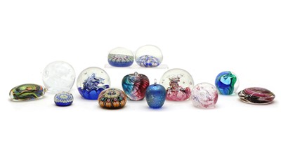 Lot 275 - A collection of paperweights
