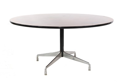 Lot 520 - A circular rosewood table