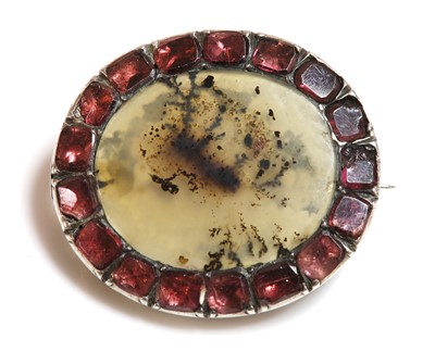 Lot 3 - A Georgian silver picture agate and garnet brooch