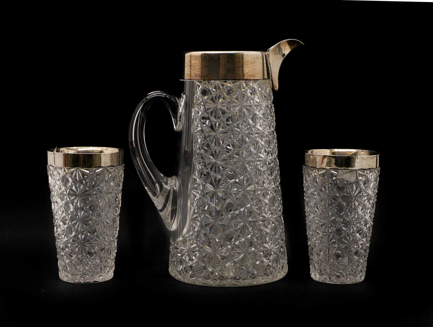 Lot 39 - An Edwardian silver mounted and cut glass lemonade jug