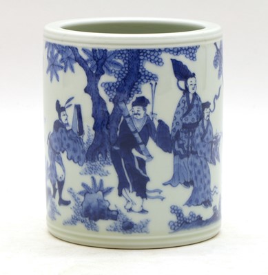 Lot 129 - A Chinese blue and white brush pot