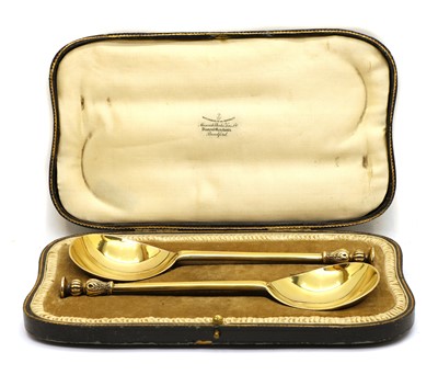 Lot 51 - A cased pair of silver gilt seal top spoons