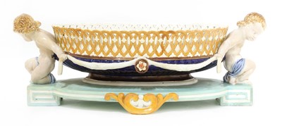 Lot 173 - A Wedgwood majolica pottery centrepiece
