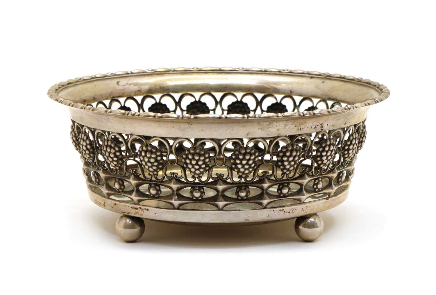 Lot 29 - A German 'Art Deco' silver bowl
