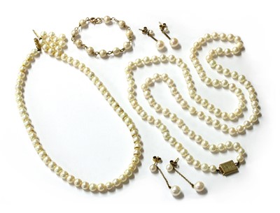 Lot 342 - A quantity of cultured pearl jewellery