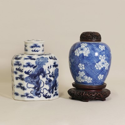Lot 326 - A Chinese blue and white tea caddy and cover