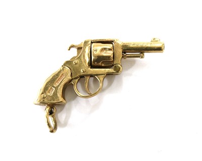 Lot 78 - A 9ct gold revolver charm