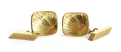 Lot 440 - A pair of 9ct gold cufflinks