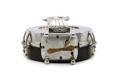 Lot 32 - A novelty musical banjo decanter