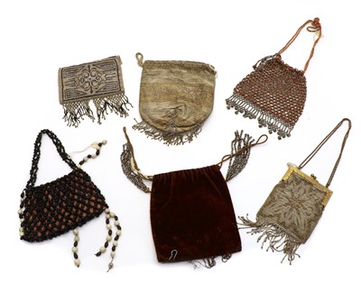 Lot 131 - A collection of six purses