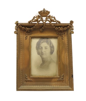 Lot 273 - An Edwardian gilt photograph frame