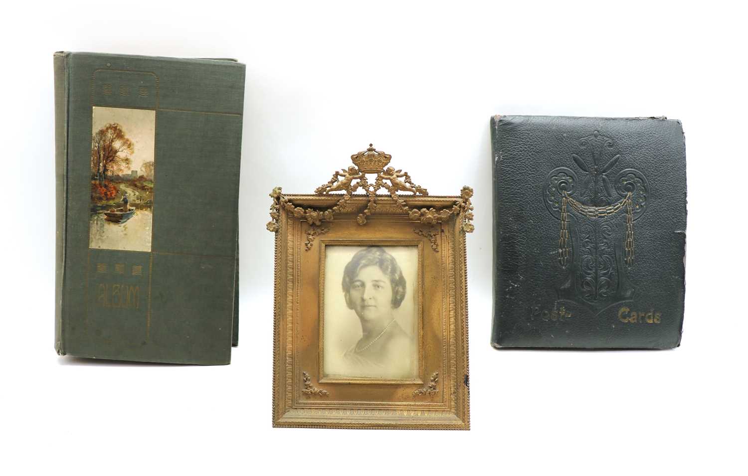 Lot 273 - An Edwardian gilt photograph frame