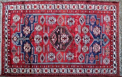 Lot 505 - A hand knotted Qashai Carpet