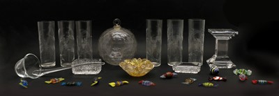 Lot 176 - A collection of mid-20th century glass ware