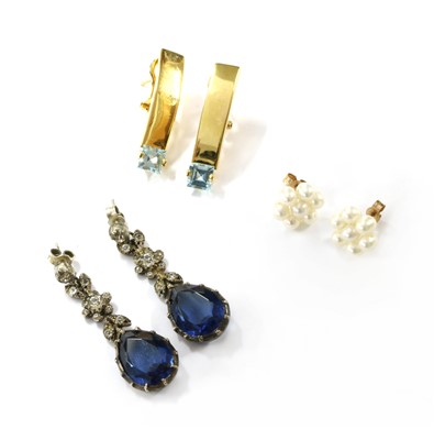 Lot 385 - Three pairs of earrings