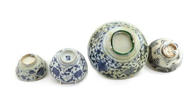 Lot 196 - A collection of blue and white Chinese porcelain