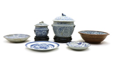 Lot 335 - A collection of Chinese blue and white porcelain