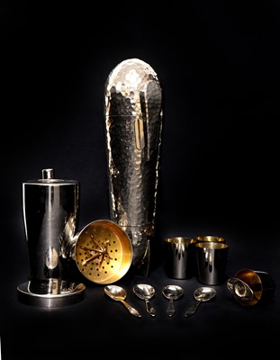 Lot 345 - A German silver-plated 'Zeppelin' cocktail shaker