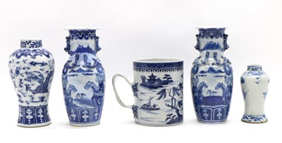 Lot 117 - A collection of Chinese blue and white porcelain