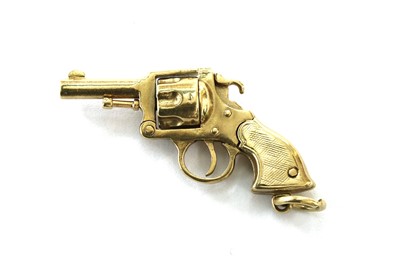 Lot 442 - A 9ct gold revolver charm