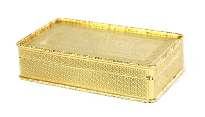 Lot 420 - An 18ct gold snuff box, by William Base & Sons