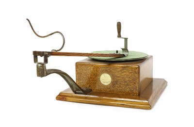 Lot 15 - G&T - New Style No 3 Gramophone