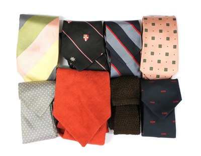 Lot 118 - A collection of eight ties