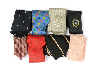 Lot 121 - A collection of eight ties