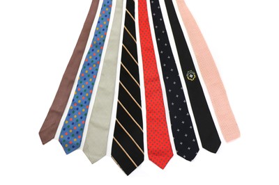 Lot 121 - A collection of eight ties