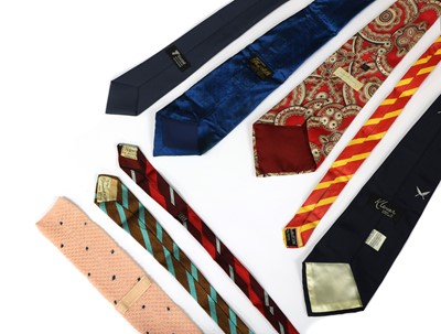 Lot 123 - A collection of eight ties