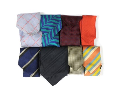 Lot 124 - A collection of eight ties