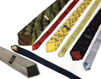 Lot 125 - A collection of eight ties