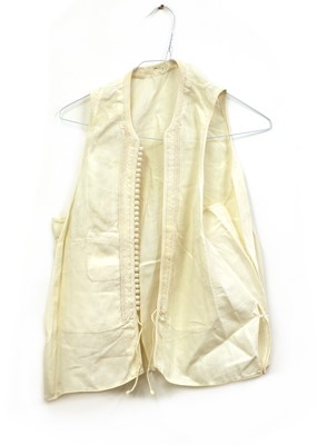 Lot 147 - A cream double-breasted jacket